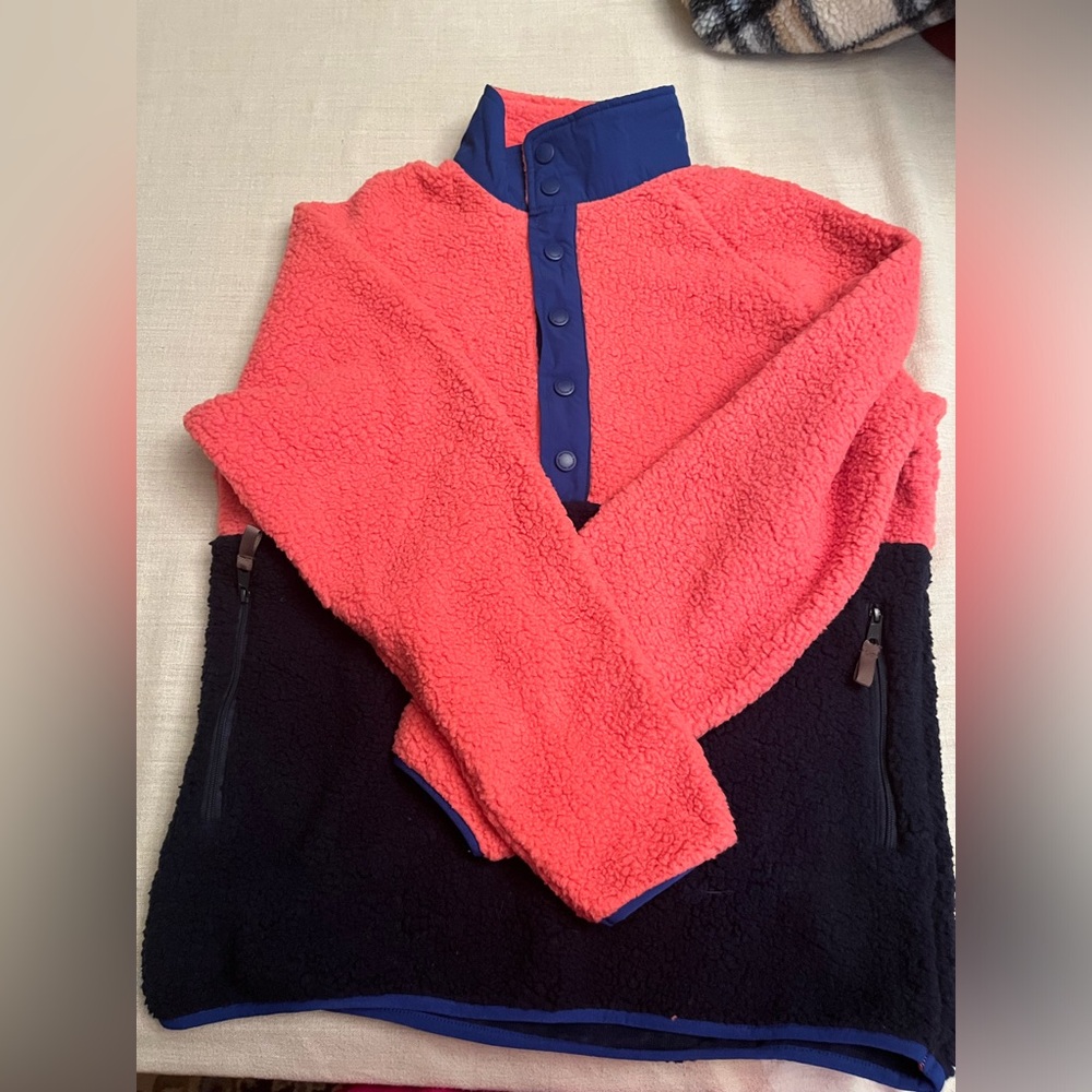Ladie’s Southern Marsh fleece pullover size medium. NWT